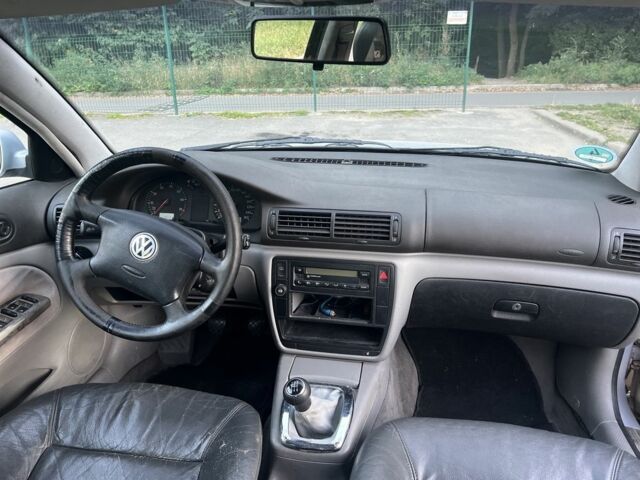 Серый Фольксваген Пассат, объемом двигателя 1.8 л и пробегом 400 тыс. км за 2000 $, фото 8 на Automoto.ua