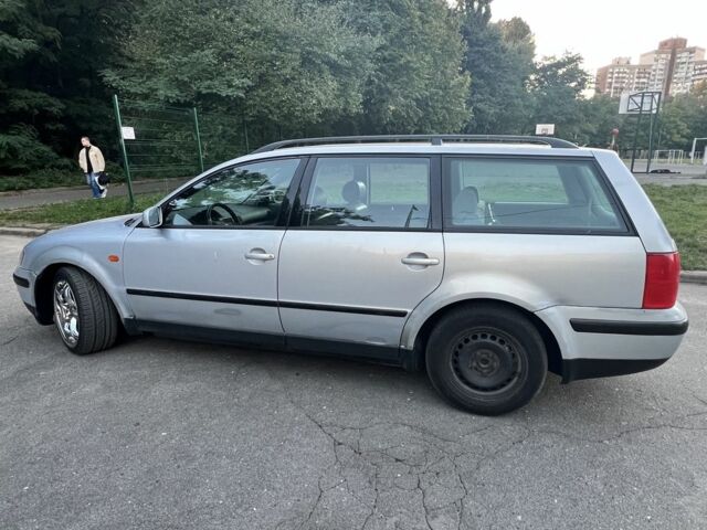 Серый Фольксваген Пассат, объемом двигателя 1.8 л и пробегом 400 тыс. км за 2000 $, фото 10 на Automoto.ua