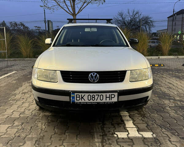 Серый Фольксваген Пассат, объемом двигателя 1.6 л и пробегом 170 тыс. км за 3599 $, фото 1 на Automoto.ua