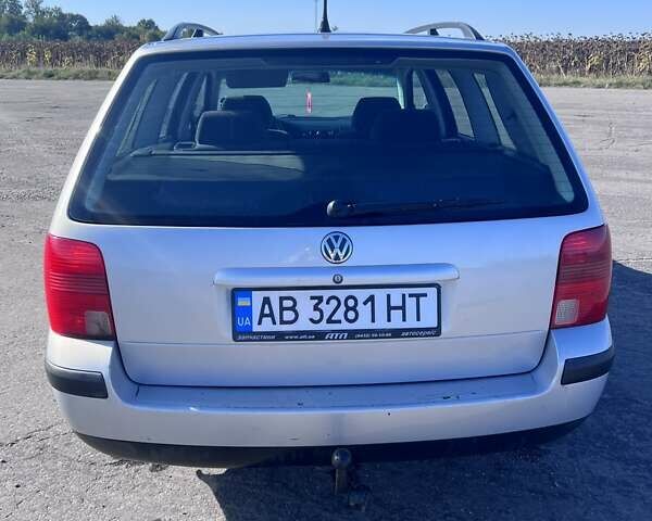 Серый Фольксваген Пассат, объемом двигателя 1.6 л и пробегом 287 тыс. км за 4000 $, фото 2 на Automoto.ua