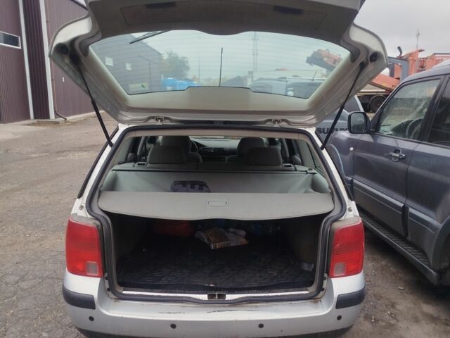 Серый Фольксваген Пассат, объемом двигателя 1.9 л и пробегом 261 тыс. км за 2800 $, фото 4 на Automoto.ua