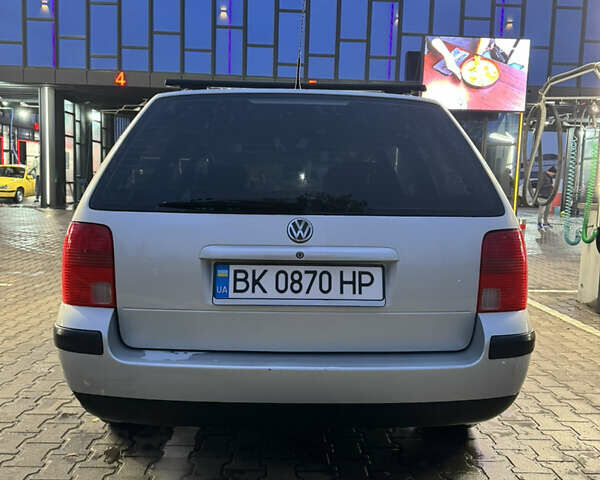 Серый Фольксваген Пассат, объемом двигателя 1.6 л и пробегом 170 тыс. км за 3599 $, фото 5 на Automoto.ua