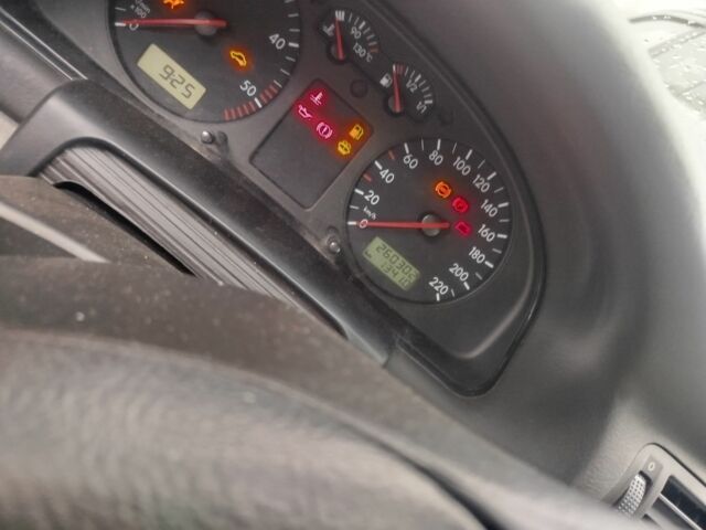 Серый Фольксваген Пассат, объемом двигателя 1.9 л и пробегом 261 тыс. км за 2800 $, фото 1 на Automoto.ua