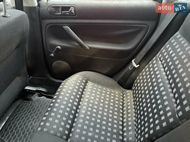 Серый Фольксваген Пассат, объемом двигателя 1.8 л и пробегом 375 тыс. км за 3200 $, фото 12 на Automoto.ua