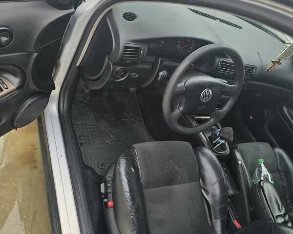 Серый Фольксваген Пассат, объемом двигателя 1.9 л и пробегом 368 тыс. км за 2300 $, фото 3 на Automoto.ua