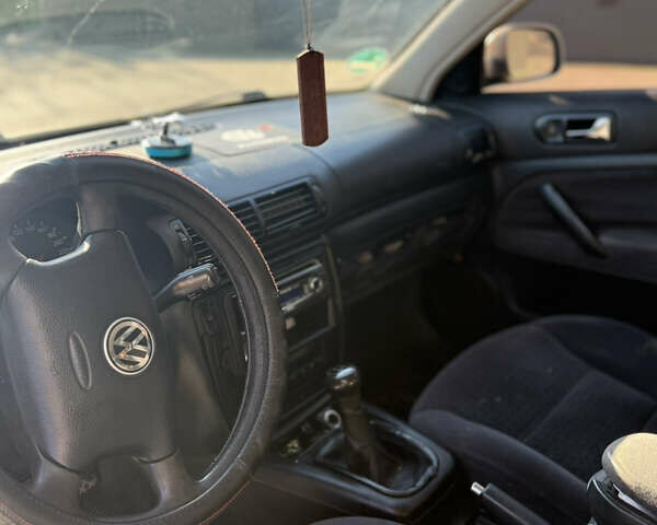 Серый Фольксваген Пассат, объемом двигателя 1.6 л и пробегом 284 тыс. км за 3800 $, фото 16 на Automoto.ua