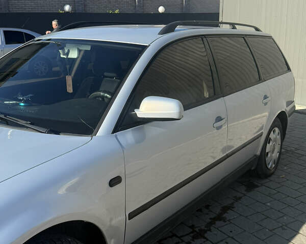 Серый Фольксваген Пассат, объемом двигателя 1.6 л и пробегом 284 тыс. км за 3800 $, фото 2 на Automoto.ua