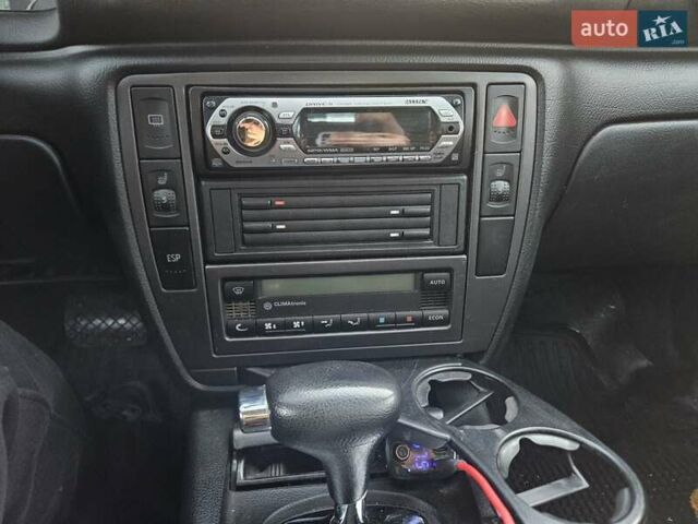 Сірий Фольксваген Пассат, об'ємом двигуна 1.8 л та пробігом 178 тис. км за 3500 $, фото 8 на Automoto.ua