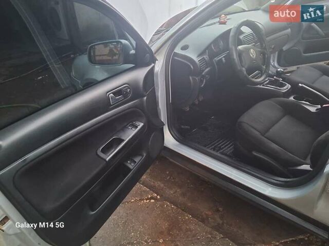 Серый Фольксваген Пассат, объемом двигателя 1.6 л и пробегом 130 тыс. км за 3900 $, фото 5 на Automoto.ua