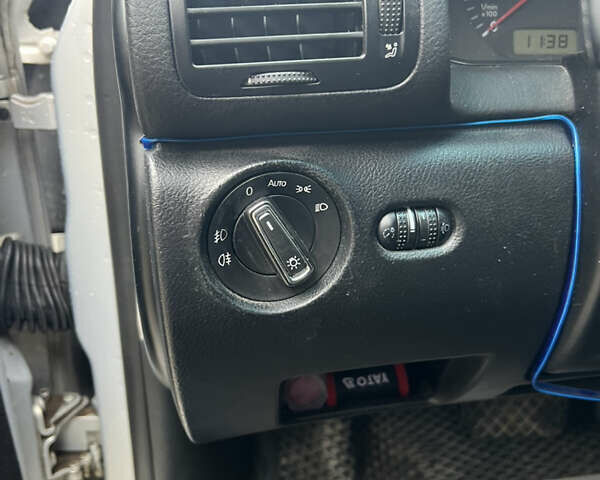 Сірий Фольксваген Пассат, об'ємом двигуна 1.78 л та пробігом 236 тис. км за 4999 $, фото 18 на Automoto.ua