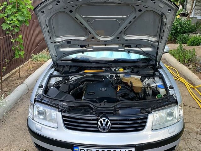 Серый Фольксваген Пассат, объемом двигателя 1.6 л и пробегом 190 тыс. км за 6000 $, фото 4 на Automoto.ua