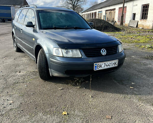 Серый Фольксваген Пассат, объемом двигателя 1.9 л и пробегом 350 тыс. км за 3300 $, фото 2 на Automoto.ua