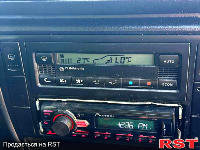 Сірий Фольксваген Пассат, об'ємом двигуна 1.9 л та пробігом 200 тис. км за 3999 $, фото 10 на Automoto.ua