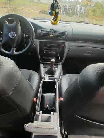 Серый Фольксваген Пассат, объемом двигателя 1.8 л и пробегом 385 тыс. км за 3600 $, фото 5 на Automoto.ua