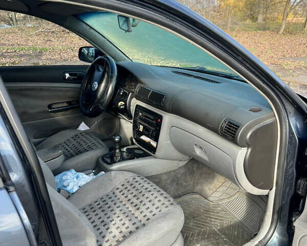 Серый Фольксваген Пассат, объемом двигателя 1.9 л и пробегом 350 тыс. км за 3300 $, фото 4 на Automoto.ua