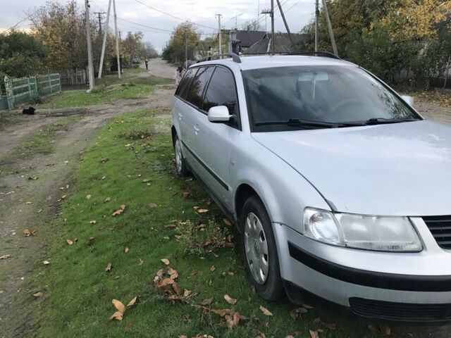 Серый Фольксваген Пассат, объемом двигателя 1.6 л и пробегом 350 тыс. км за 2800 $, фото 1 на Automoto.ua