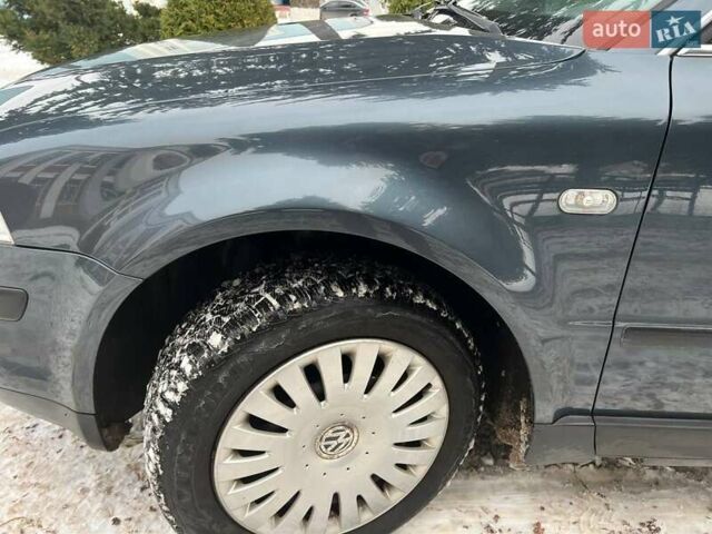 Сірий Фольксваген Пассат, об'ємом двигуна 1.6 л та пробігом 232 тис. км за 4100 $, фото 12 на Automoto.ua