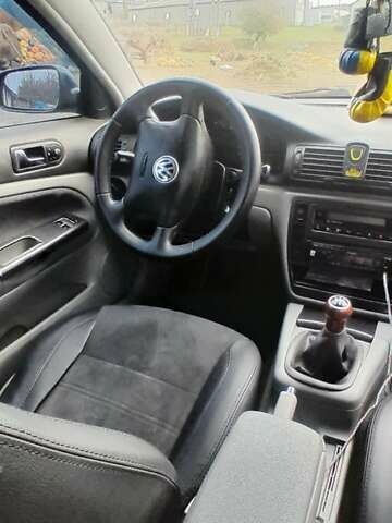 Серый Фольксваген Пассат, объемом двигателя 1.8 л и пробегом 385 тыс. км за 3600 $, фото 4 на Automoto.ua