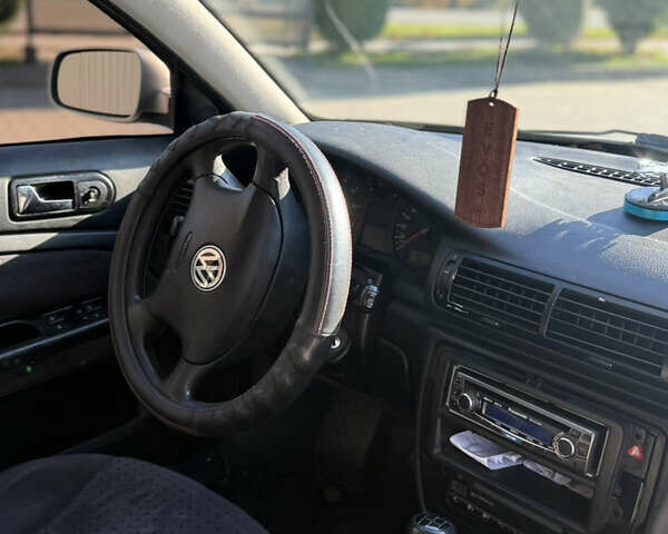 Серый Фольксваген Пассат, объемом двигателя 1.6 л и пробегом 284 тыс. км за 3800 $, фото 9 на Automoto.ua