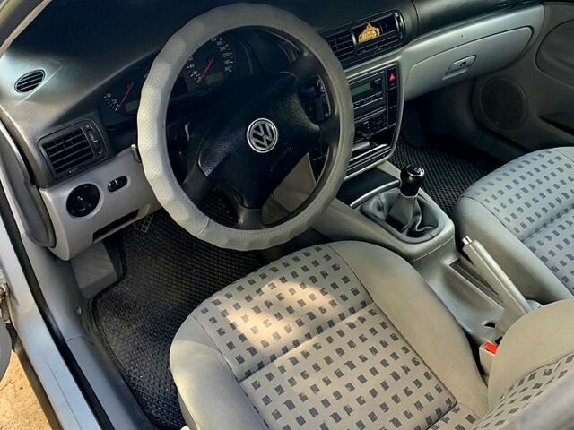 Серый Фольксваген Пассат, объемом двигателя 1.6 л и пробегом 190 тыс. км за 6000 $, фото 9 на Automoto.ua