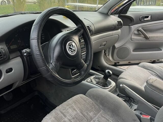 Серый Фольксваген Пассат, объемом двигателя 1.9 л и пробегом 438 тыс. км за 2500 $, фото 6 на Automoto.ua