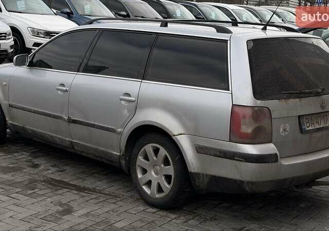 Серый Фольксваген Пассат, объемом двигателя 1.6 л и пробегом 200 тыс. км за 2500 $, фото 2 на Automoto.ua