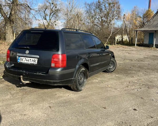 Серый Фольксваген Пассат, объемом двигателя 1.9 л и пробегом 350 тыс. км за 3300 $, фото 1 на Automoto.ua