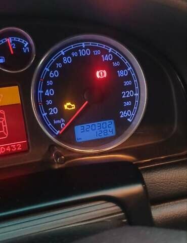 Серый Фольксваген Пассат, объемом двигателя 1.8 л и пробегом 320 тыс. км за 5900 $, фото 4 на Automoto.ua