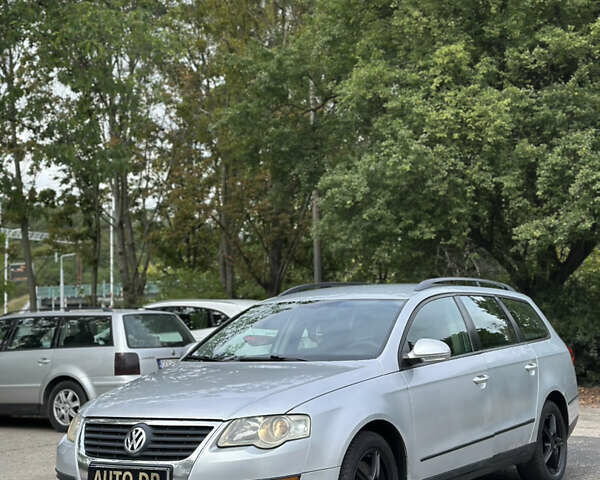 Серый Фольксваген Пассат, объемом двигателя 0 л и пробегом 250 тыс. км за 3300 $, фото 1 на Automoto.ua