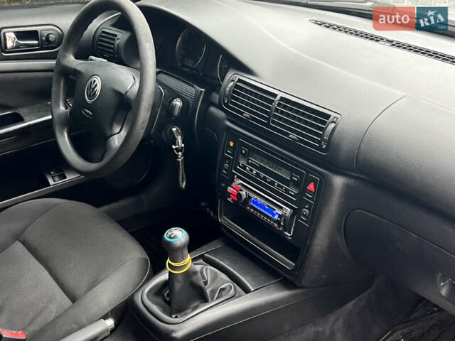 Серый Фольксваген Пассат, объемом двигателя 1.6 л и пробегом 246 тыс. км за 3350 $, фото 12 на Automoto.ua