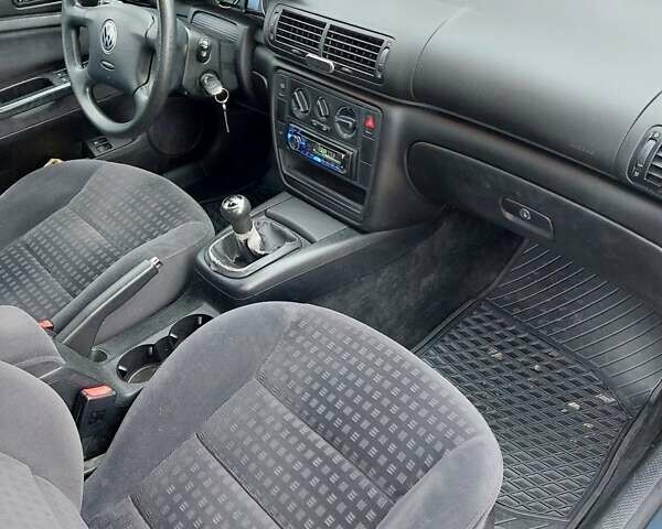 Серый Фольксваген Пассат, объемом двигателя 1.6 л и пробегом 231 тыс. км за 5500 $, фото 5 на Automoto.ua