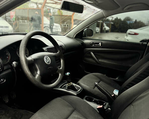 Серый Фольксваген Пассат, объемом двигателя 1.6 л и пробегом 249 тыс. км за 3650 $, фото 2 на Automoto.ua