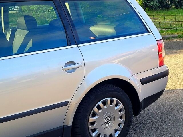 Сірий Фольксваген Пассат, об'ємом двигуна 1.6 л та пробігом 292 тис. км за 3499 $, фото 5 на Automoto.ua