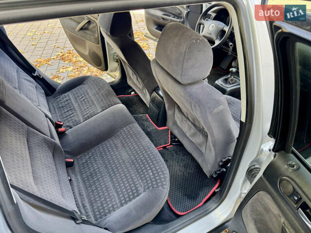 Серый Фольксваген Пассат, объемом двигателя 1.6 л и пробегом 245 тыс. км за 3600 $, фото 12 на Automoto.ua