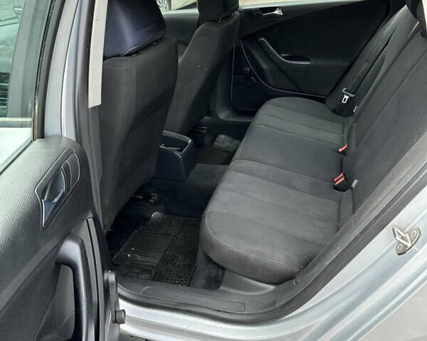 Серый Фольксваген Пассат, объемом двигателя 0 л и пробегом 250 тыс. км за 3300 $, фото 6 на Automoto.ua