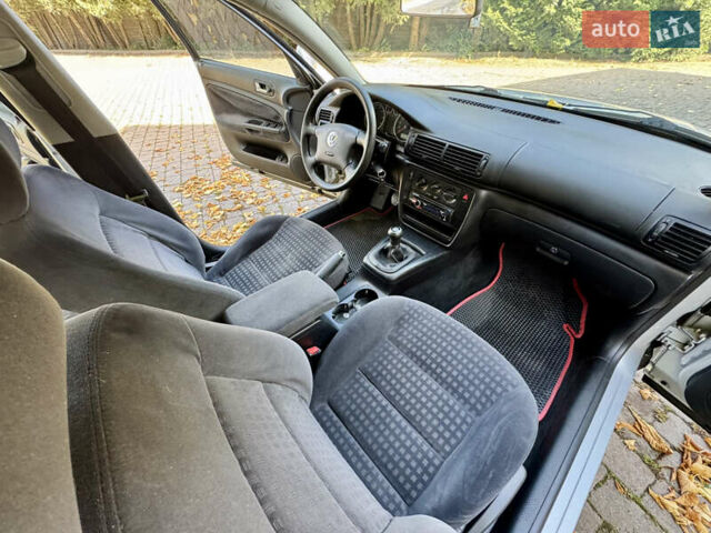 Серый Фольксваген Пассат, объемом двигателя 1.6 л и пробегом 245 тыс. км за 3600 $, фото 14 на Automoto.ua