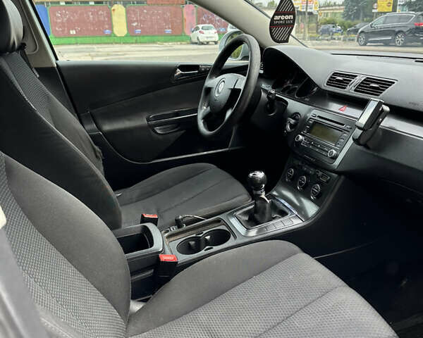 Серый Фольксваген Пассат, объемом двигателя 0 л и пробегом 250 тыс. км за 3300 $, фото 10 на Automoto.ua