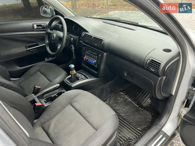 Серый Фольксваген Пассат, объемом двигателя 1.6 л и пробегом 246 тыс. км за 3350 $, фото 11 на Automoto.ua