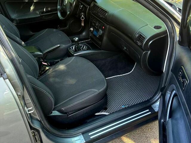 Серый Фольксваген Пассат, объемом двигателя 1.6 л и пробегом 284 тыс. км за 4500 $, фото 12 на Automoto.ua