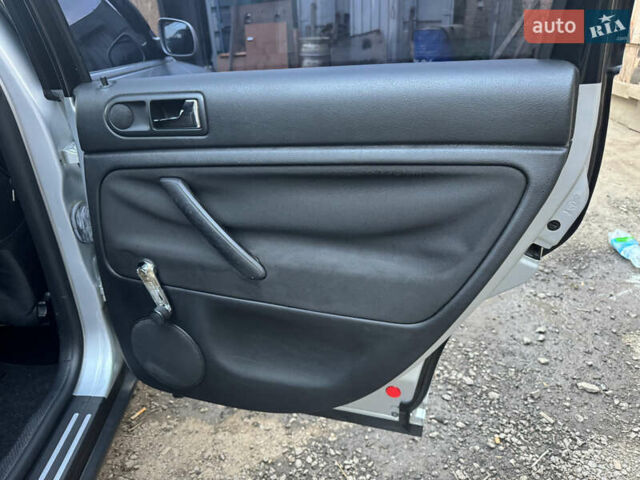 Серый Фольксваген Пассат, объемом двигателя 1.6 л и пробегом 222 тыс. км за 5200 $, фото 11 на Automoto.ua