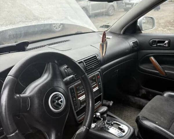 Серый Фольксваген Пассат, объемом двигателя 2.5 л и пробегом 222 тыс. км за 2100 $, фото 4 на Automoto.ua