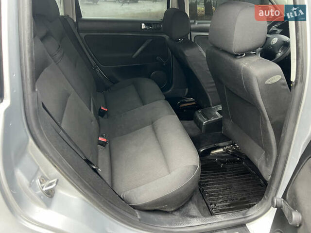 Серый Фольксваген Пассат, объемом двигателя 1.6 л и пробегом 246 тыс. км за 3350 $, фото 13 на Automoto.ua