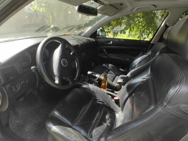 Серый Фольксваген Пассат, объемом двигателя 2.5 л и пробегом 220 тыс. км за 3500 $, фото 4 на Automoto.ua