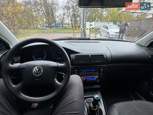 Серый Фольксваген Пассат, объемом двигателя 1.6 л и пробегом 249 тыс. км за 3650 $, фото 10 на Automoto.ua