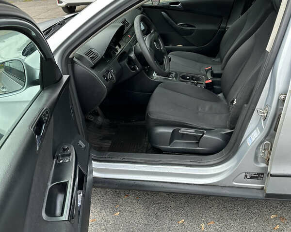 Серый Фольксваген Пассат, объемом двигателя 0 л и пробегом 250 тыс. км за 3300 $, фото 5 на Automoto.ua