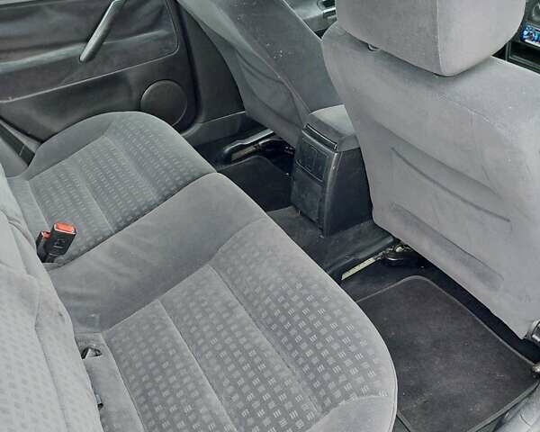 Серый Фольксваген Пассат, объемом двигателя 1.6 л и пробегом 231 тыс. км за 5500 $, фото 6 на Automoto.ua