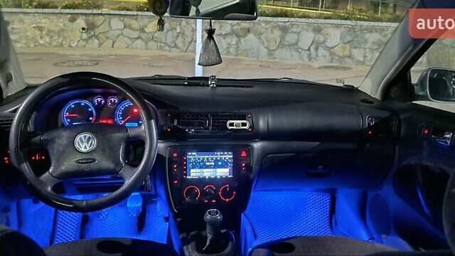 Серый Фольксваген Пассат, объемом двигателя 1.9 л и пробегом 280 тыс. км за 3800 $, фото 4 на Automoto.ua