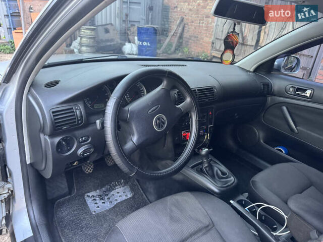 Серый Фольксваген Пассат, объемом двигателя 1.6 л и пробегом 222 тыс. км за 5200 $, фото 5 на Automoto.ua