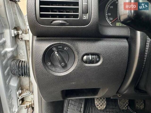 Сірий Фольксваген Пассат, об'ємом двигуна 1.6 л та пробігом 258 тис. км за 4450 $, фото 20 на Automoto.ua