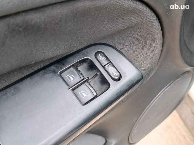 Серый Фольксваген Пассат, объемом двигателя 2 л и пробегом 299 тыс. км за 4690 $, фото 12 на Automoto.ua